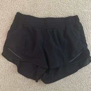 Lululemon mid-rise Hotty Hot Shorts 2.5” in Black